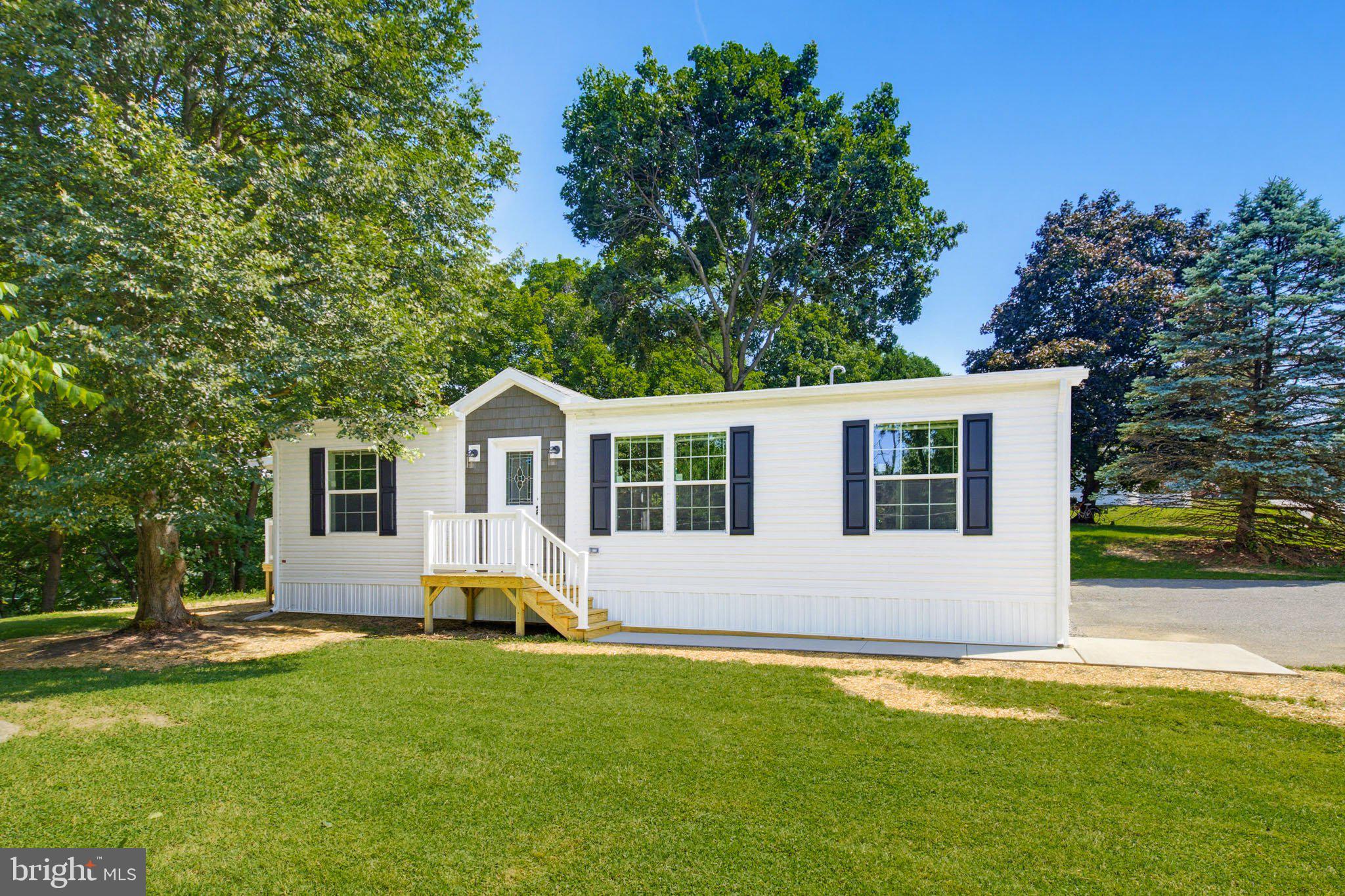 100 Fawn Circle Dr, Windsor, PA 17366