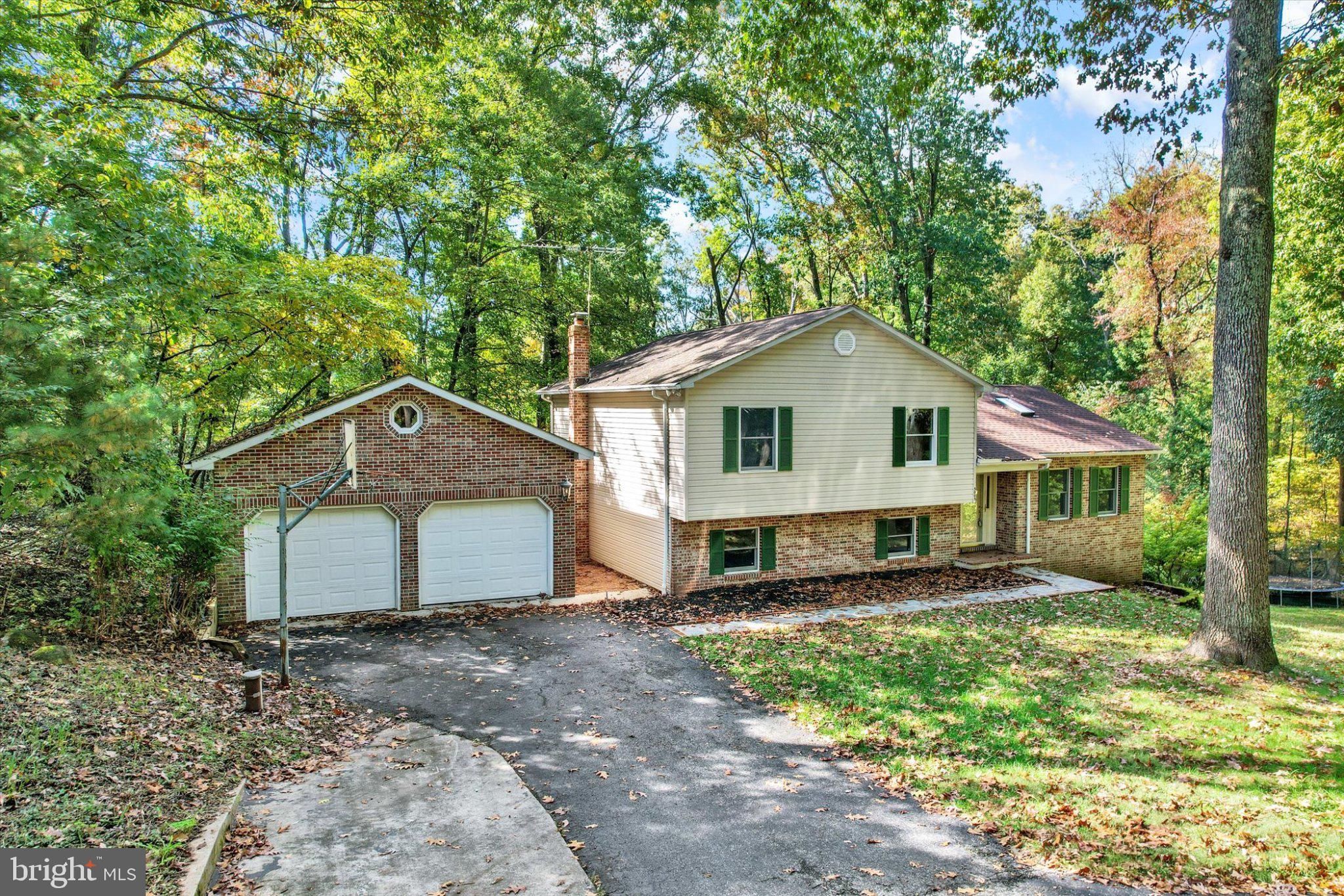 5005 Michaels Meadow Dr, Hampstead, MD 21074