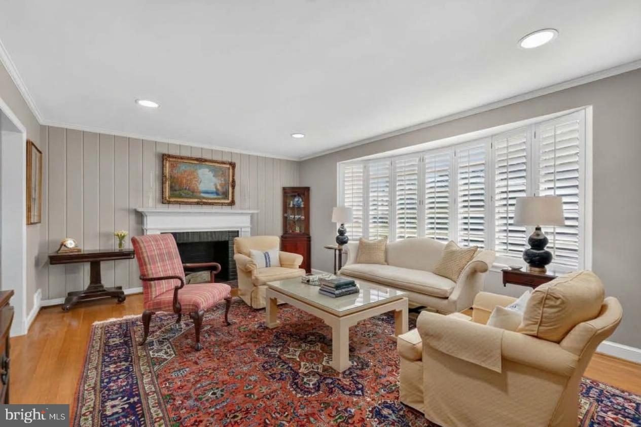 5901 Cromwell Dr, Bethesda, MD 20816 photo
