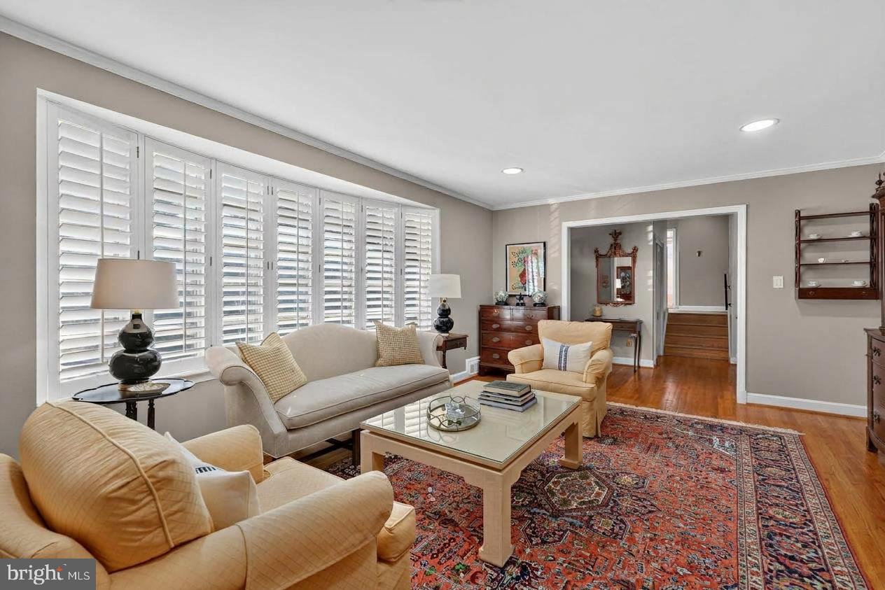 5901 Cromwell Dr, Bethesda, MD 20816 photo