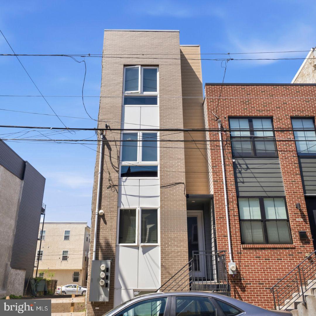 2010 8th St, Philadelphia, PA 19122