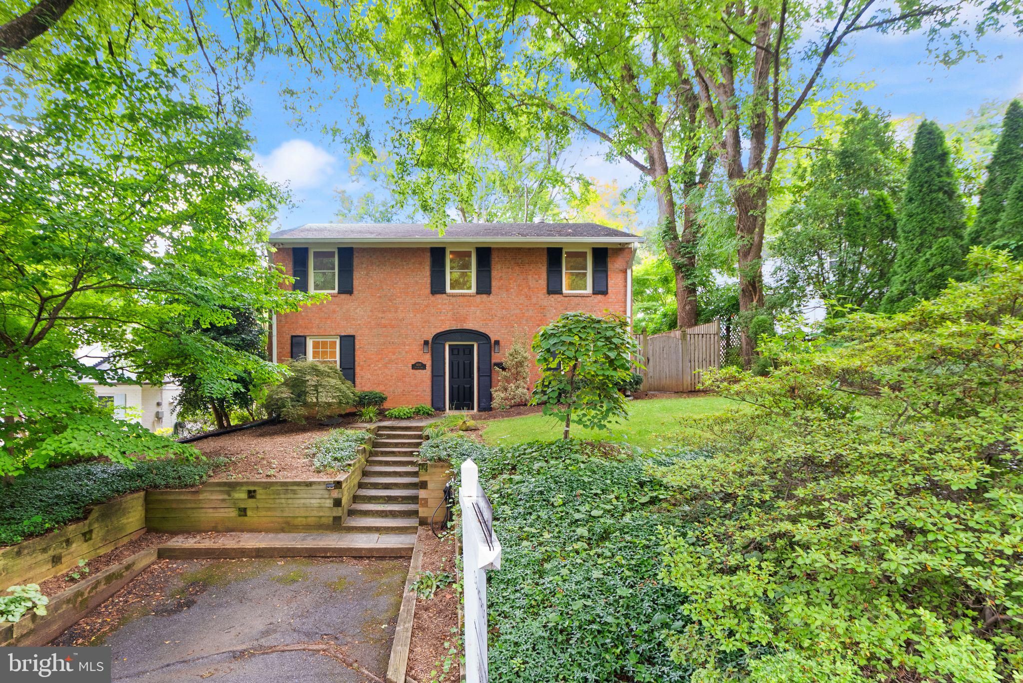 6010 Benalder Dr, Bethesda, MD 20816