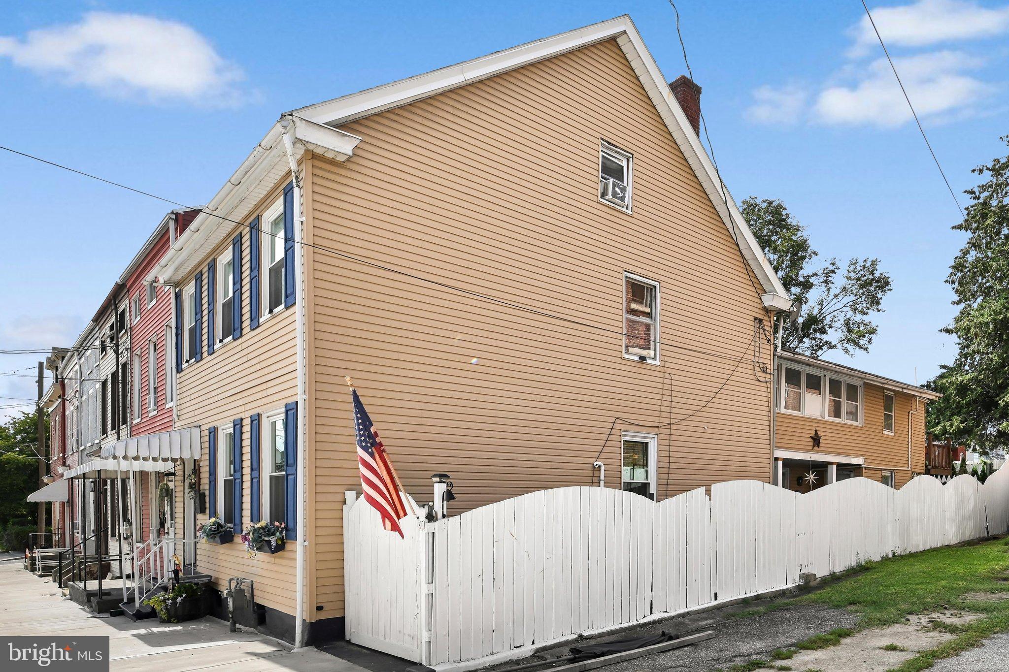 219 Walnut St, Columbia, PA 17512 photo