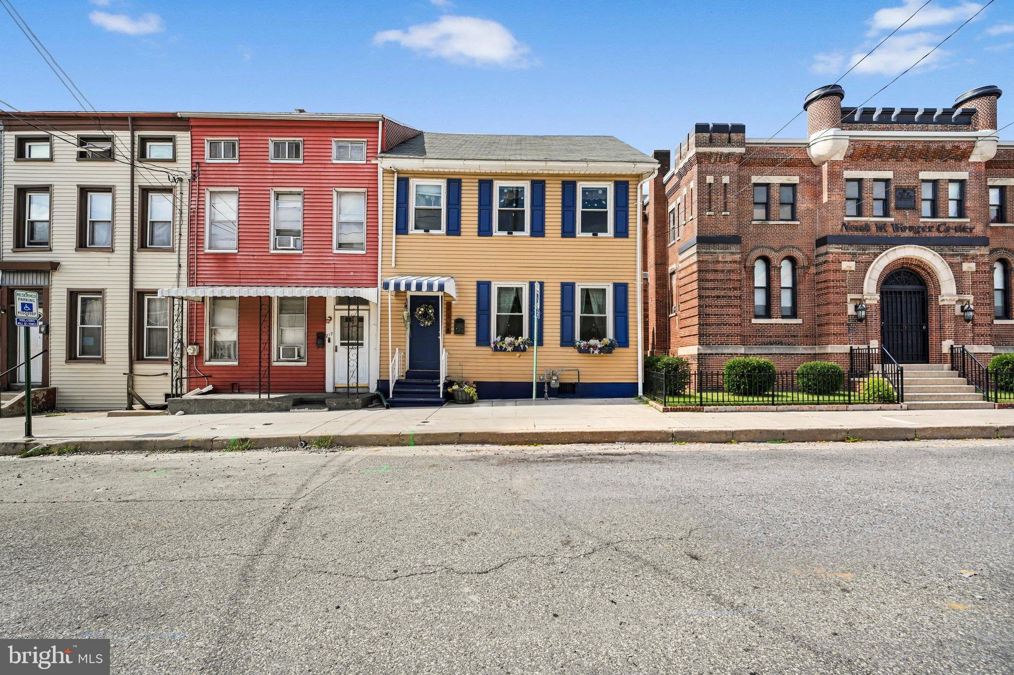 219 Walnut St, Columbia, PA 17512 photo