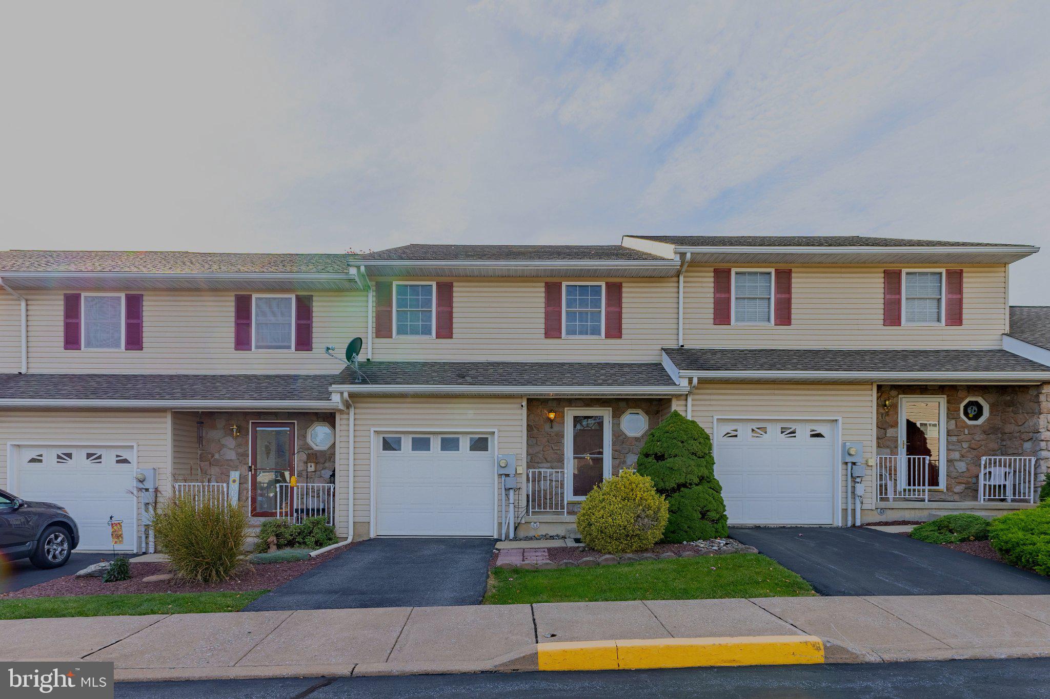 4 Monmouth Ct, Easton, PA 18040