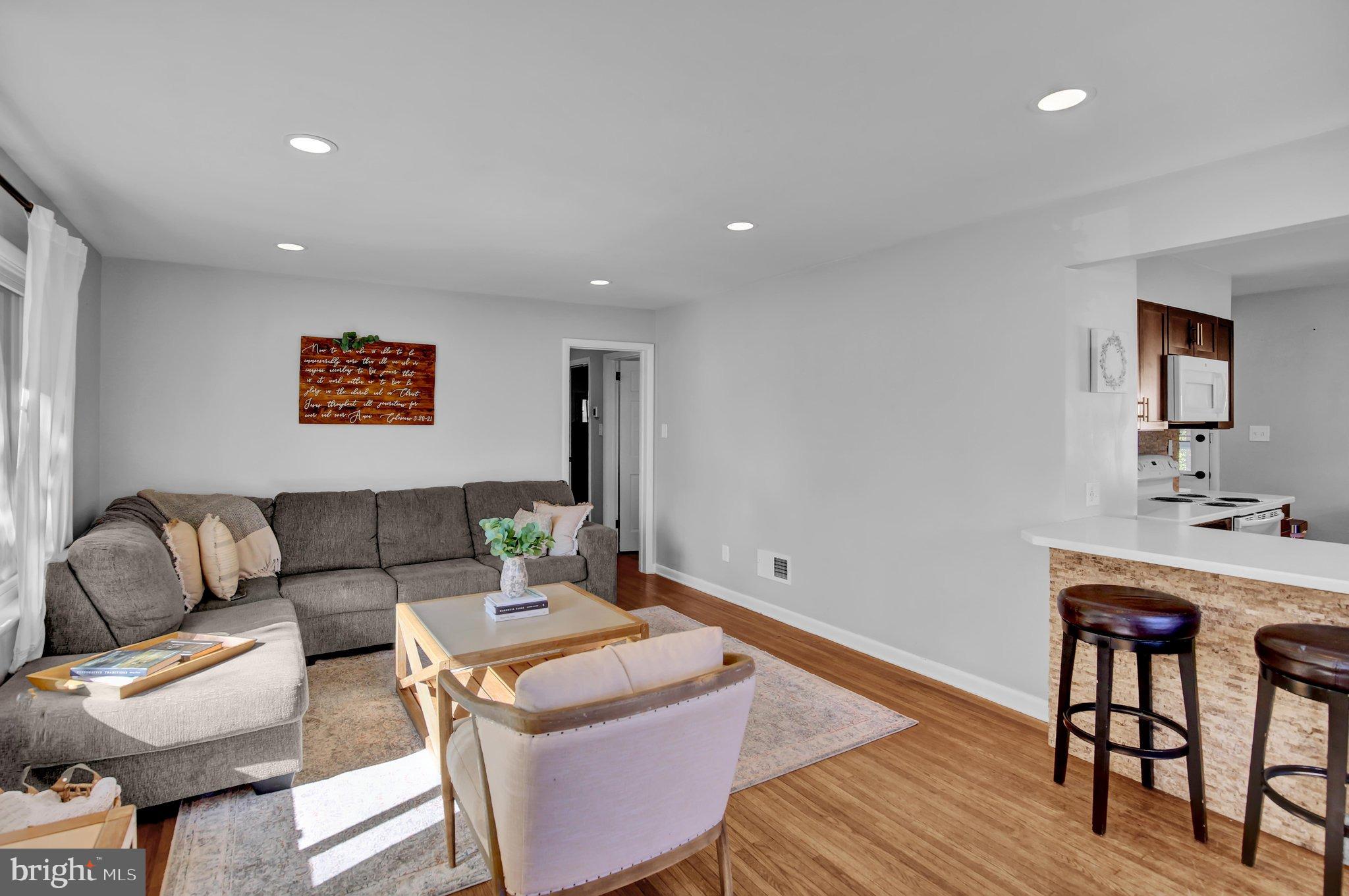6287 Carpenter St, East Petersburg, PA 17520 photo