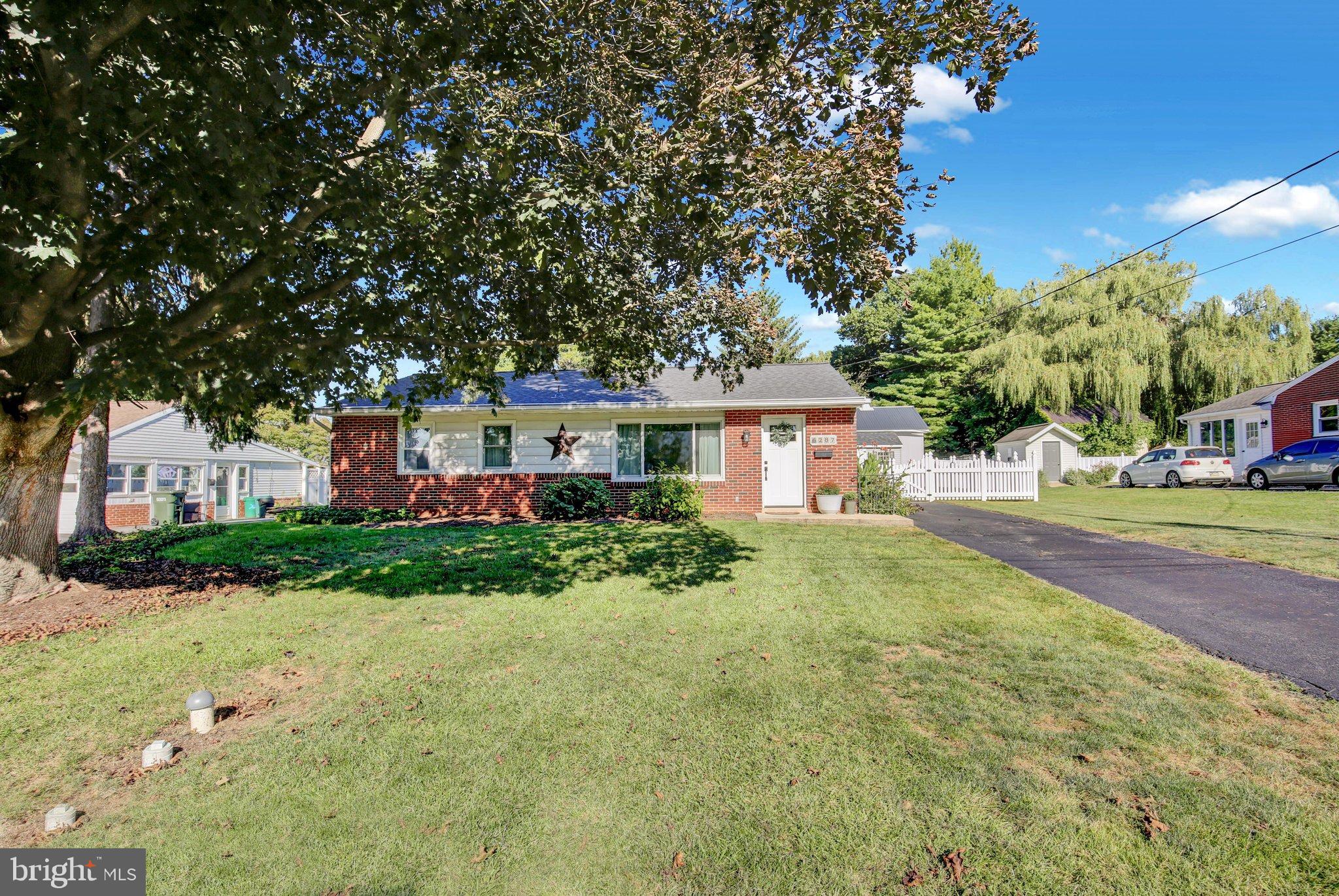 6287 Carpenter St, East Petersburg, PA 17520 photo
