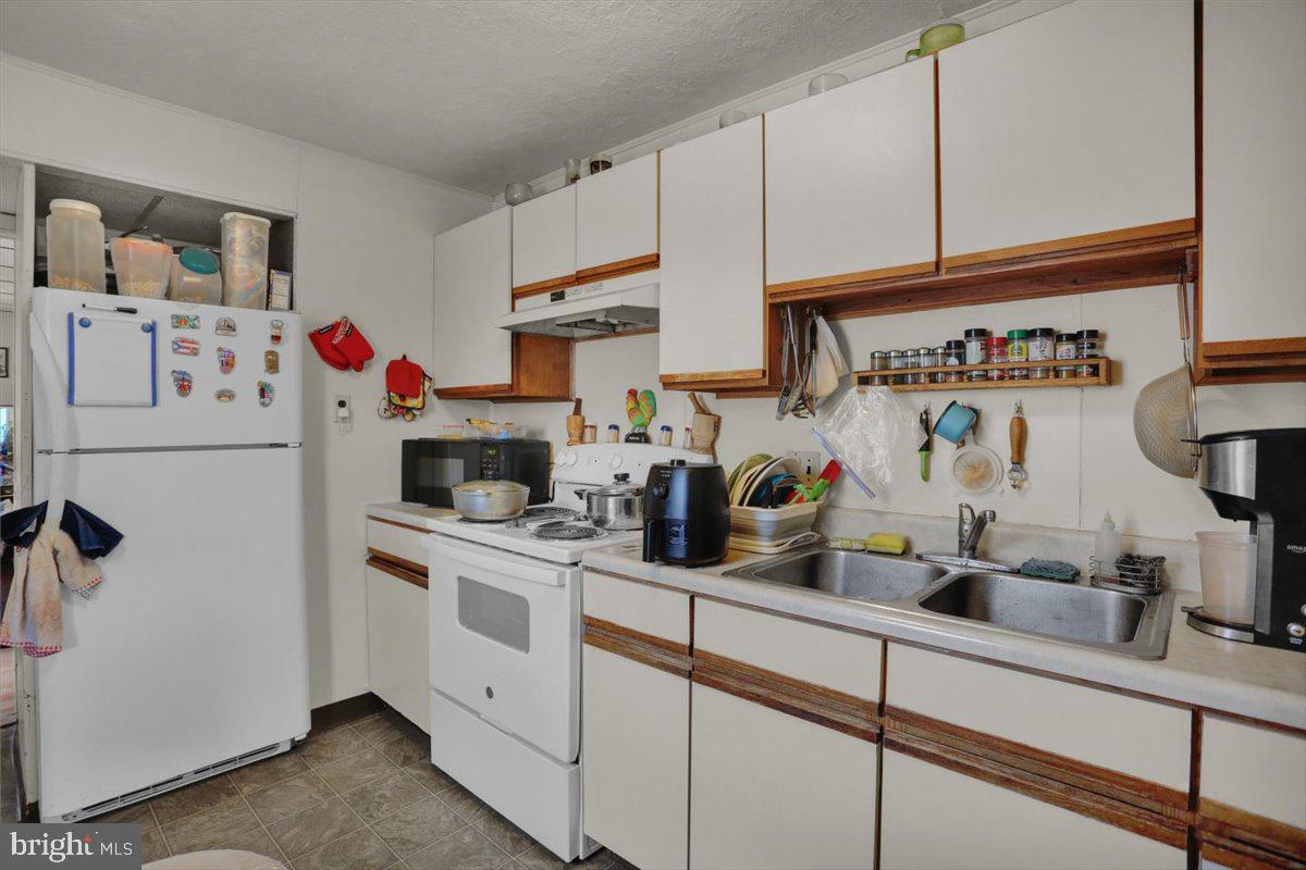 838 N 12th St, Reading, PA 19604 photo