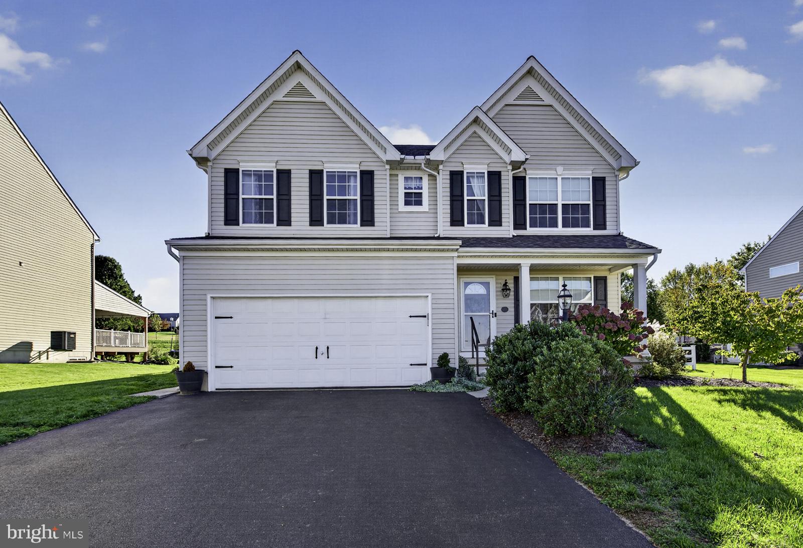 14 Sovereign Dr, Douglassville, PA 19518