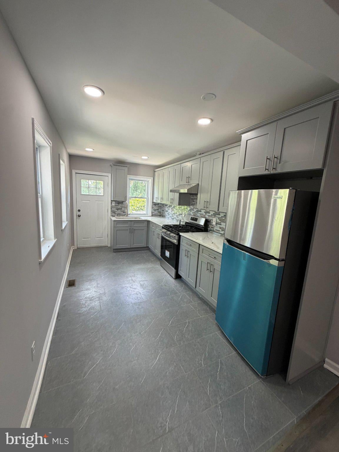6 Seward Ave, Trenton, NJ 08611 photo