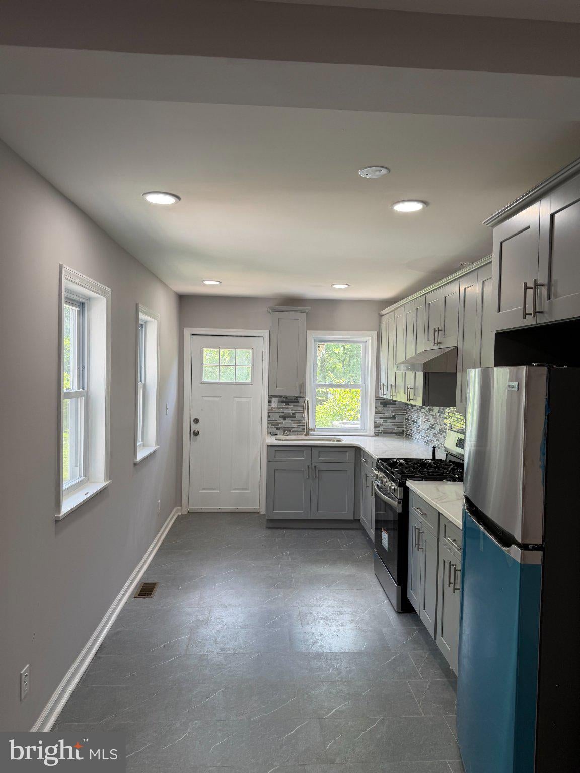 6 Seward Ave, Trenton, NJ 08611 photo