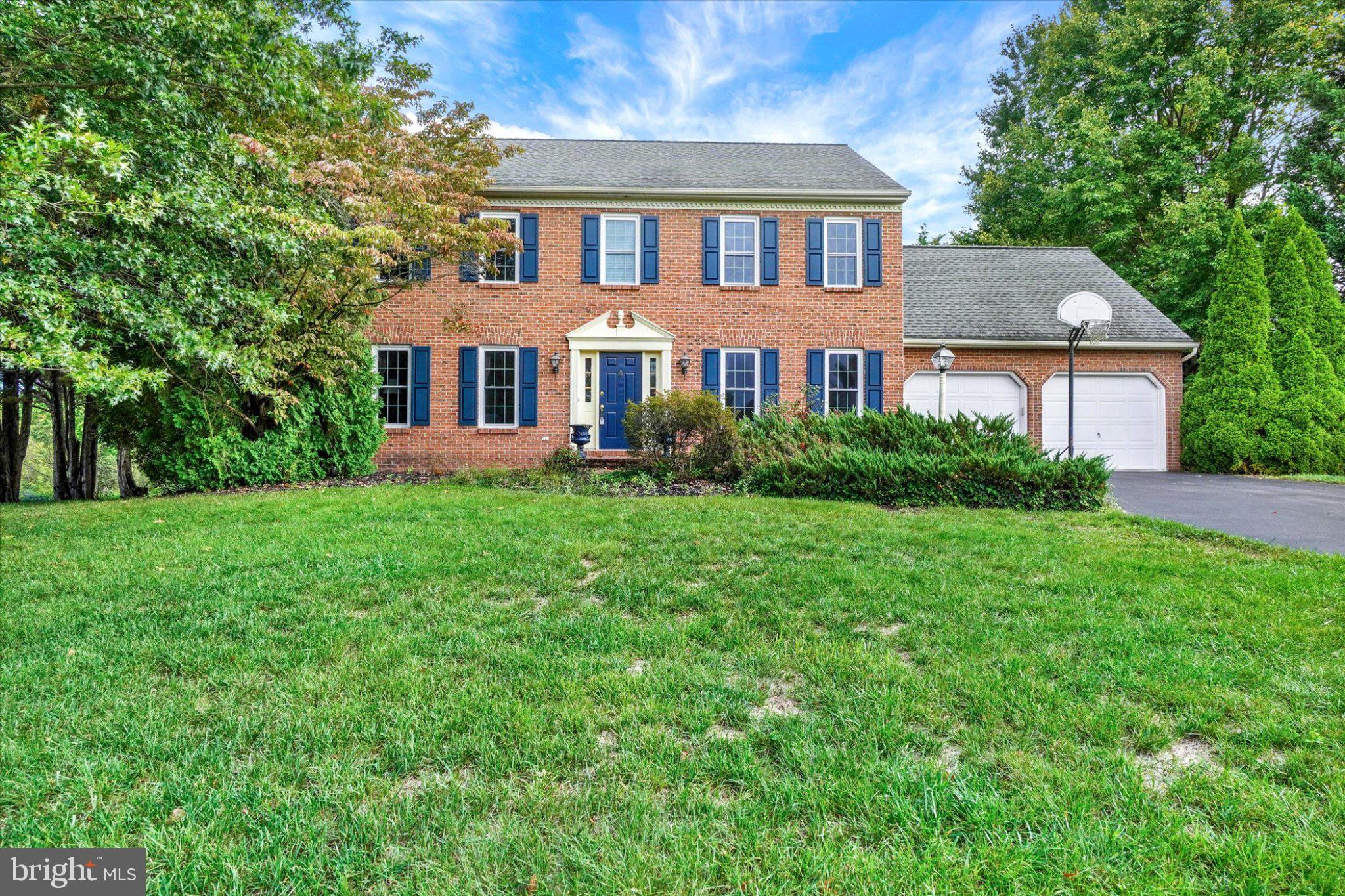 25 Martingale Dr, York, PA 17404