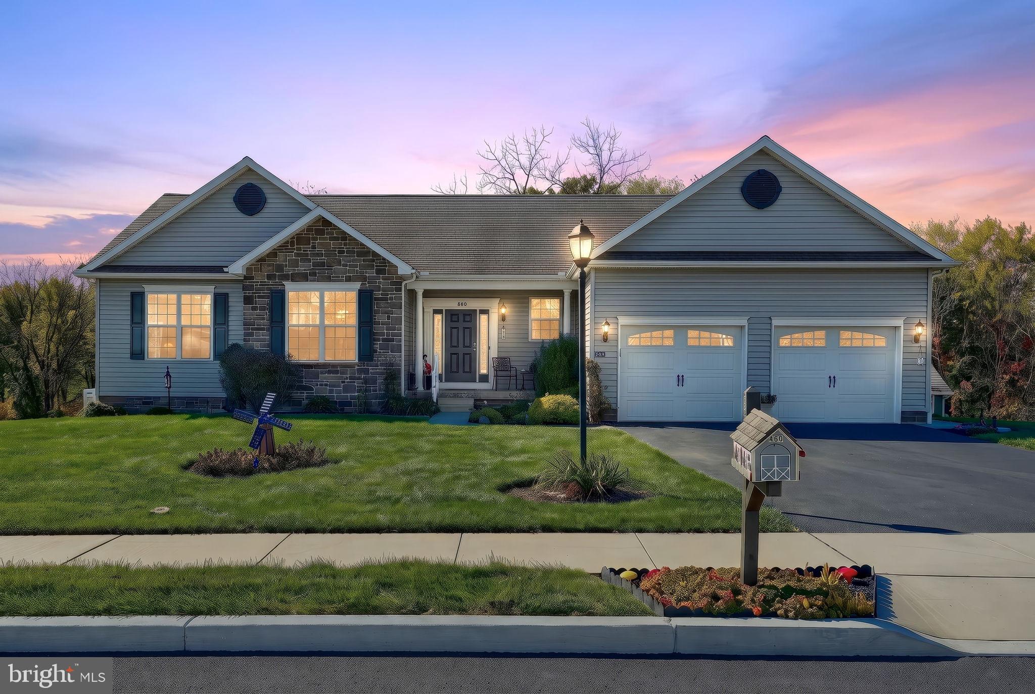 860 Ripple Dr, Hanover, PA 17331