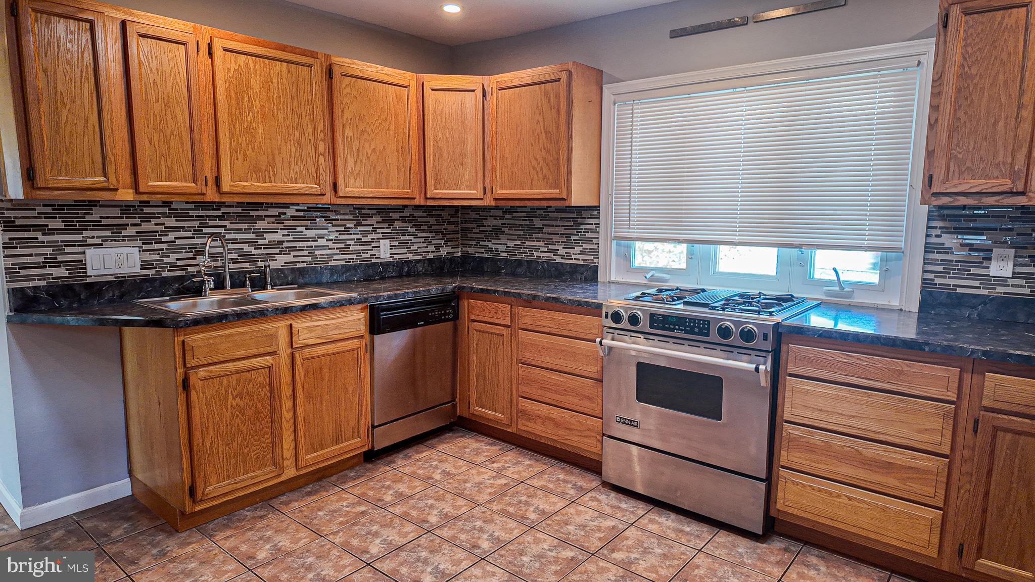 9316 Academy Rd, Philadelphia, PA 19114 photo