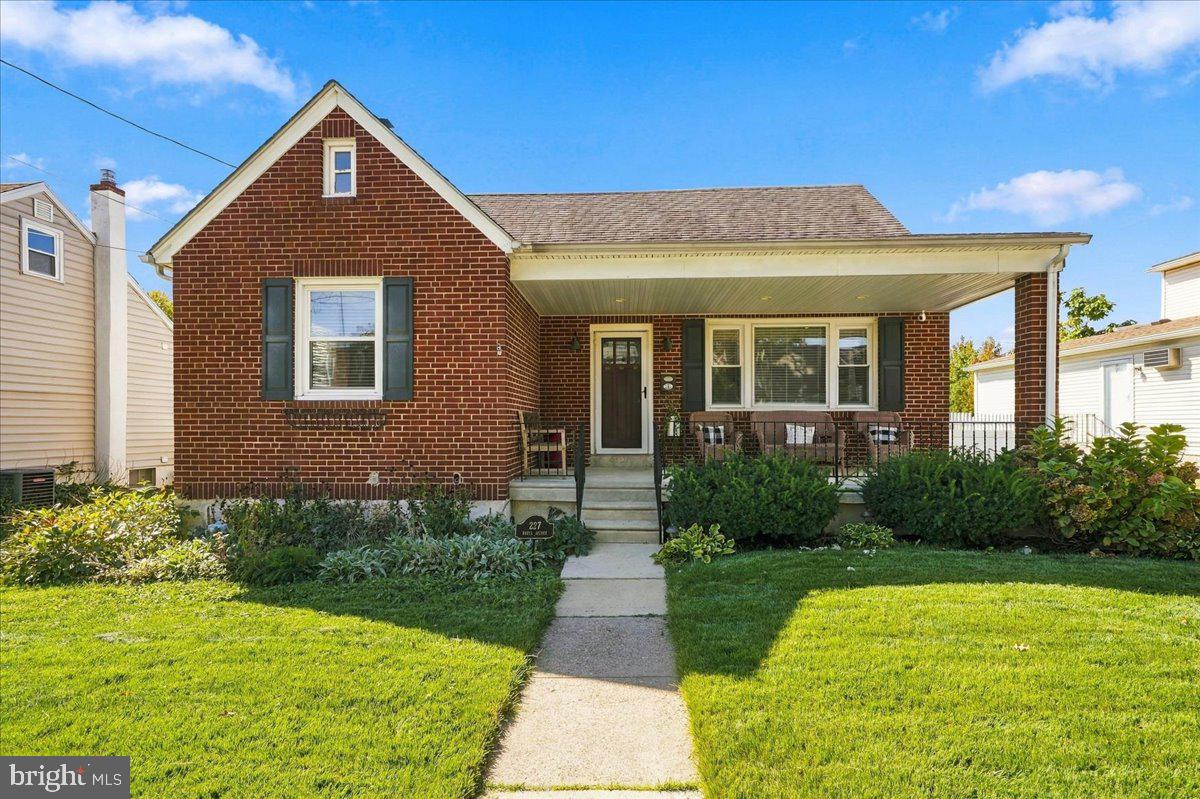 227 Hazel Ave, Folsom, PA 19033
