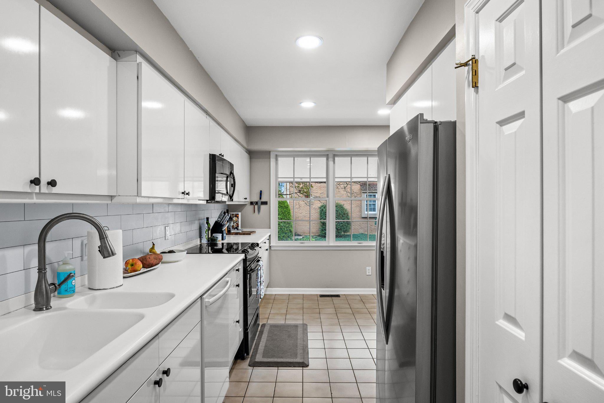 633 E Main St #D 5, Moorestown, NJ 08057 photo