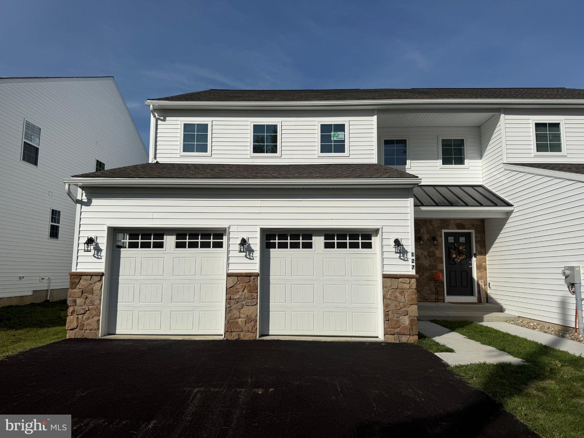 127 Stauffer Rd, Bechtelsville, PA 19505