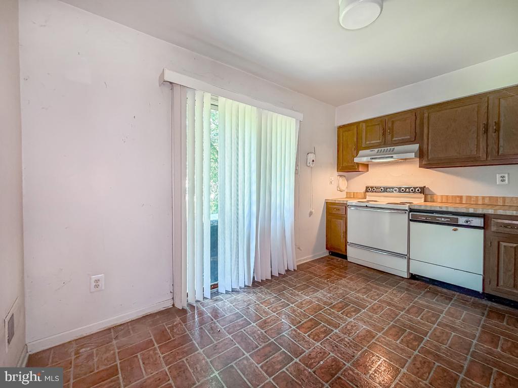 1640 A And B Bluebird Dr, Morrisville, PA 19067 photo