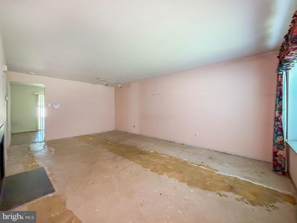 1640 A And B Bluebird Dr, Morrisville, PA 19067 photo