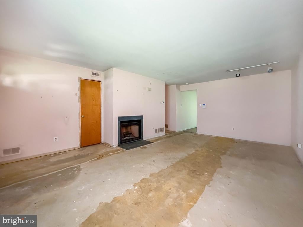 1640 A And B Bluebird Dr, Morrisville, PA 19067 photo