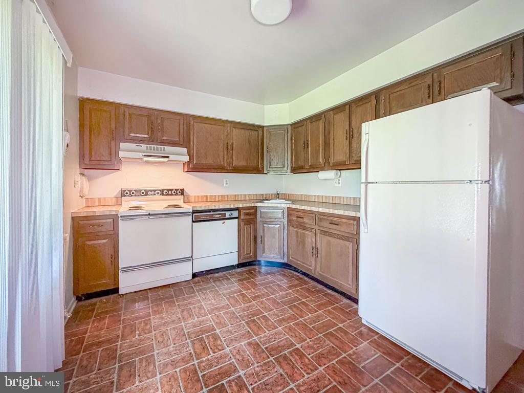 1640 A And B Bluebird Dr, Morrisville, PA 19067 photo