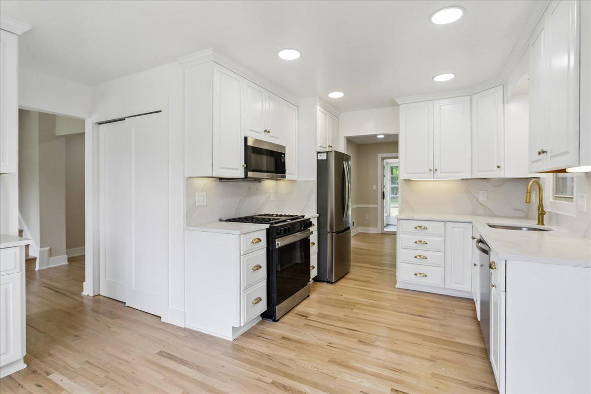 8607 Wild Olive Dr, Potomac, MD 20854 photo