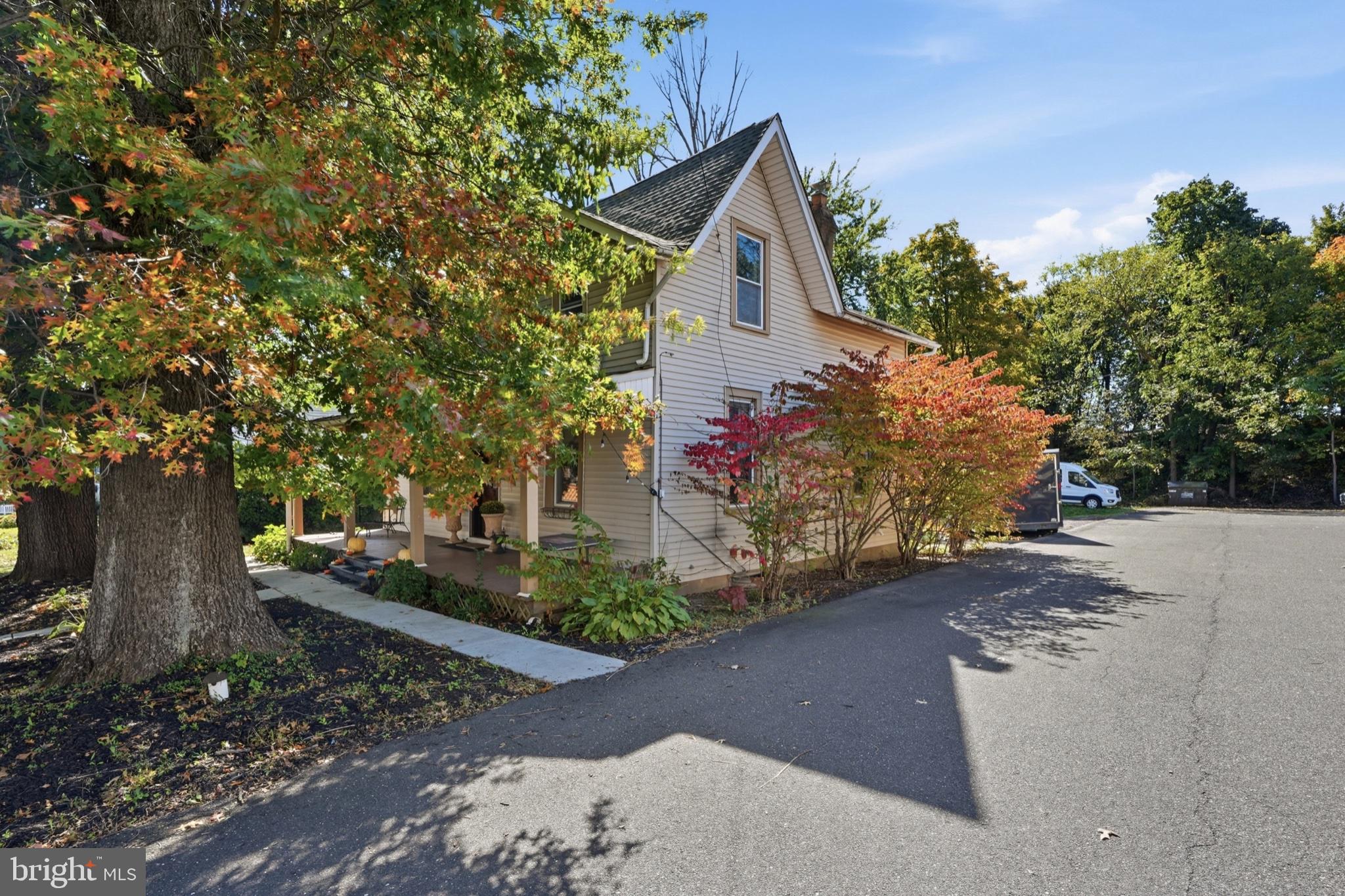 136 N Branch St, Sellersville, PA 18960 photo