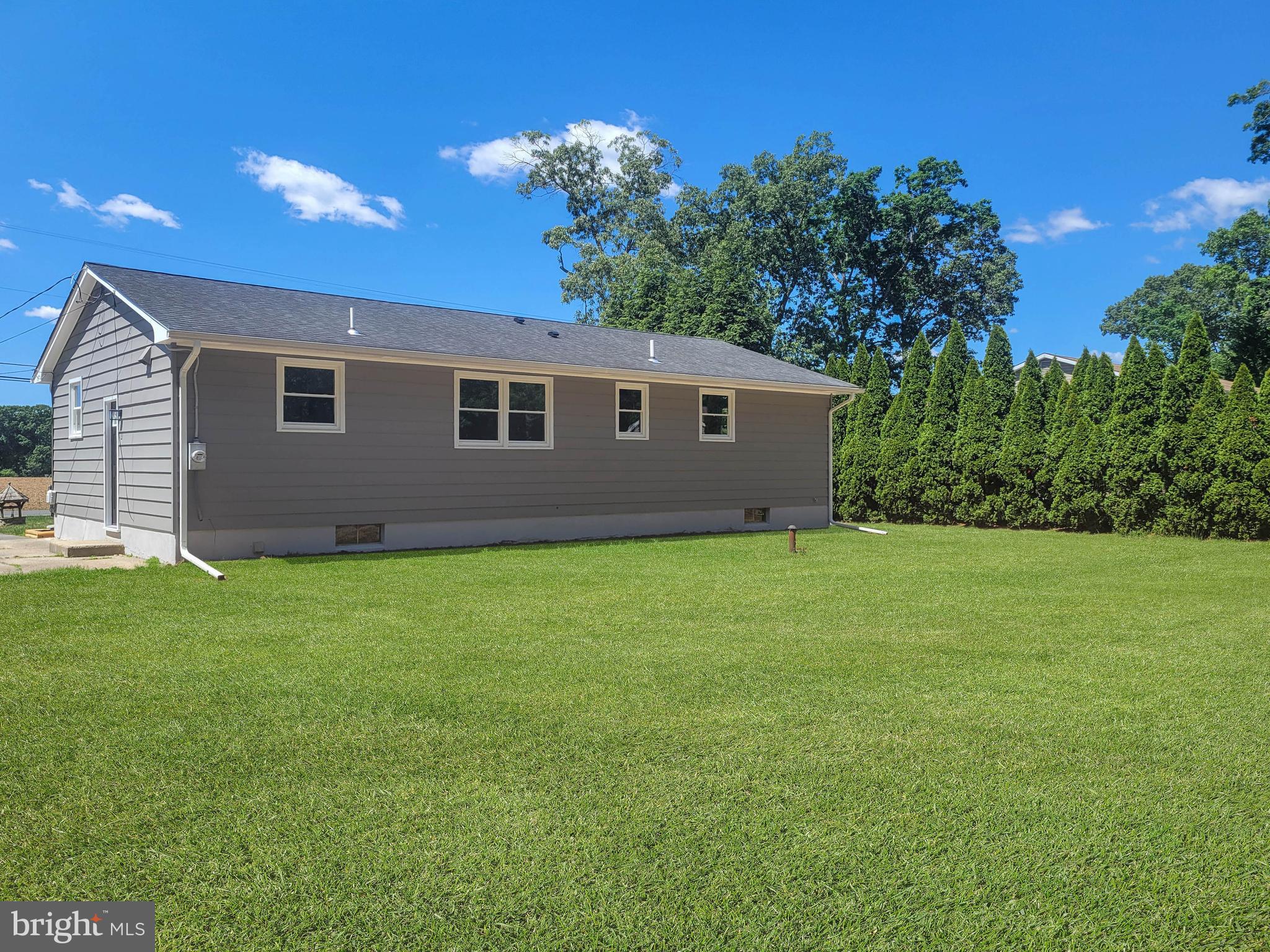 8202 W Buckshutem Rd, Millville, NJ 08332 photo