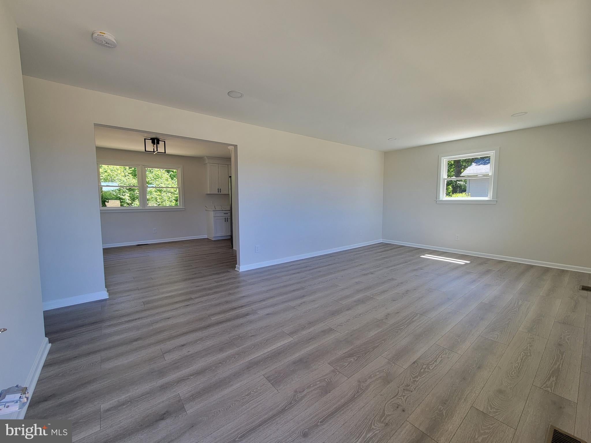 8202 W Buckshutem Rd, Millville, NJ 08332 photo