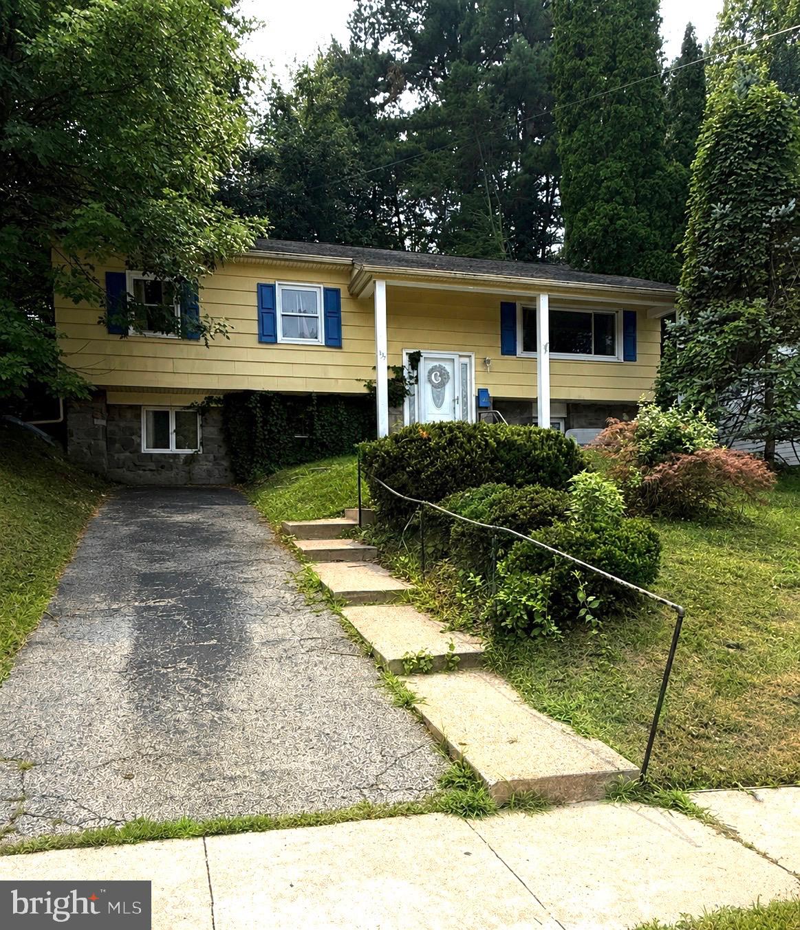 337 Golf Hills Rd, Havertown, PA 19083 photo