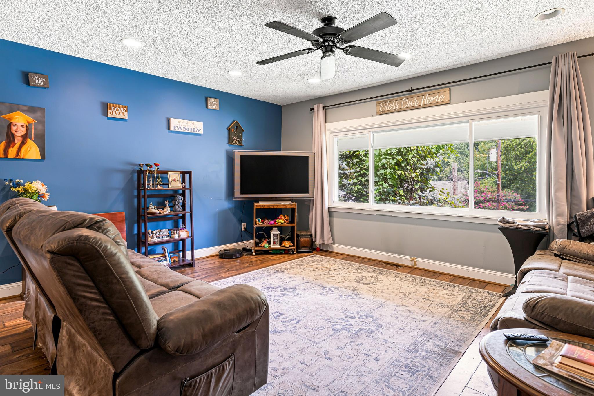 337 Golf Hills Rd, Havertown, PA 19083 photo