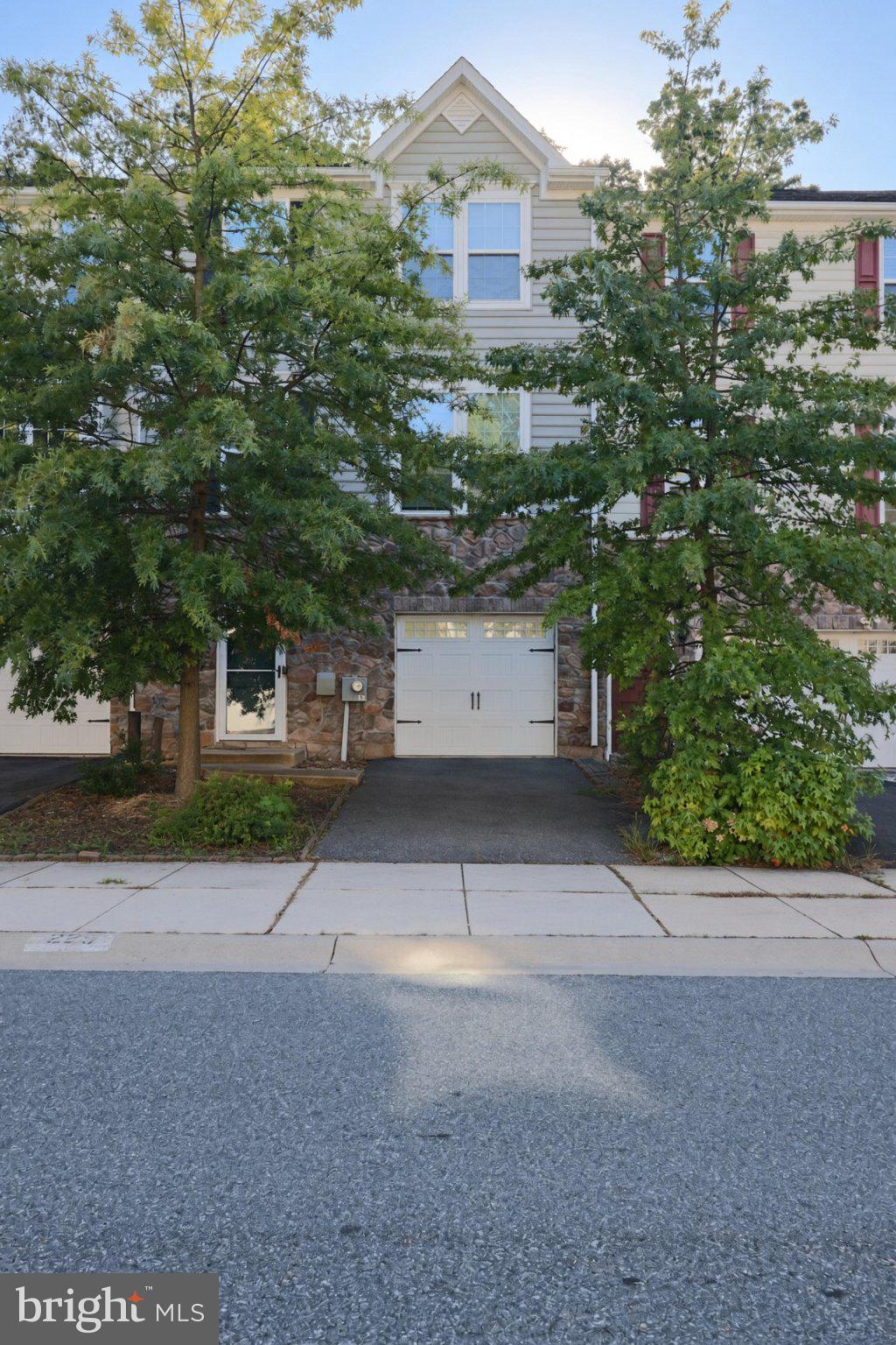 225 W General Grey Ct, Newark, DE 19702 photo