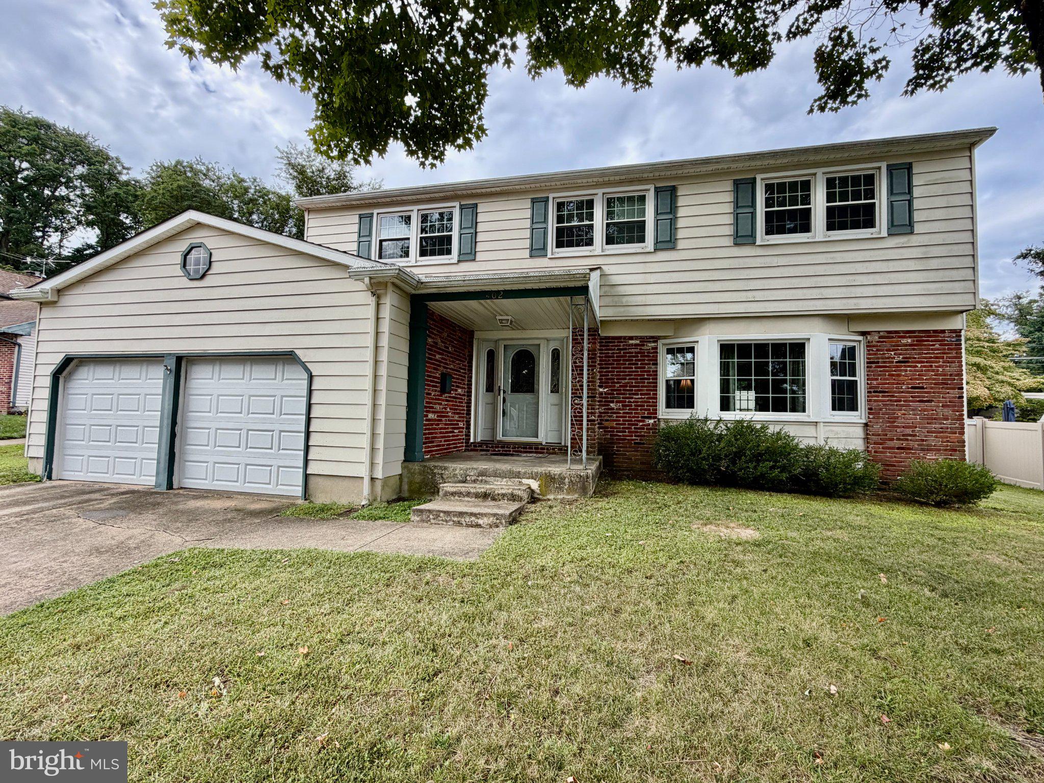 402 Saint David Dr, Mount Laurel, NJ 08054