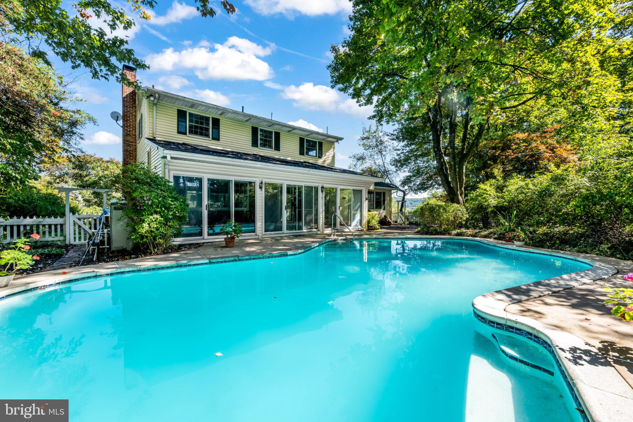 35 Peach Tree Ln, Sinking Spring, PA 19608
