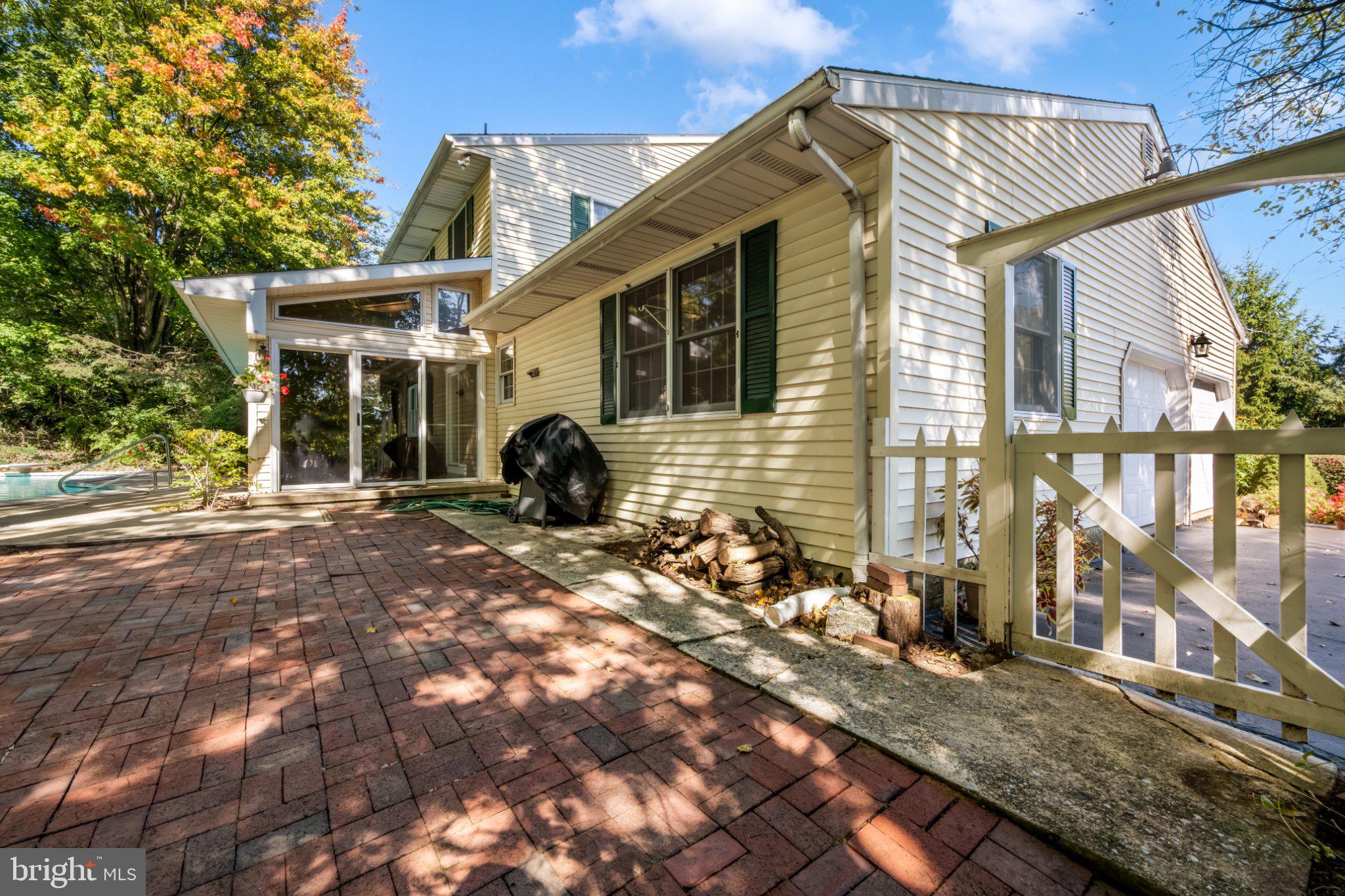 35 Peach Tree Ln, Sinking Spring, PA 19608 photo