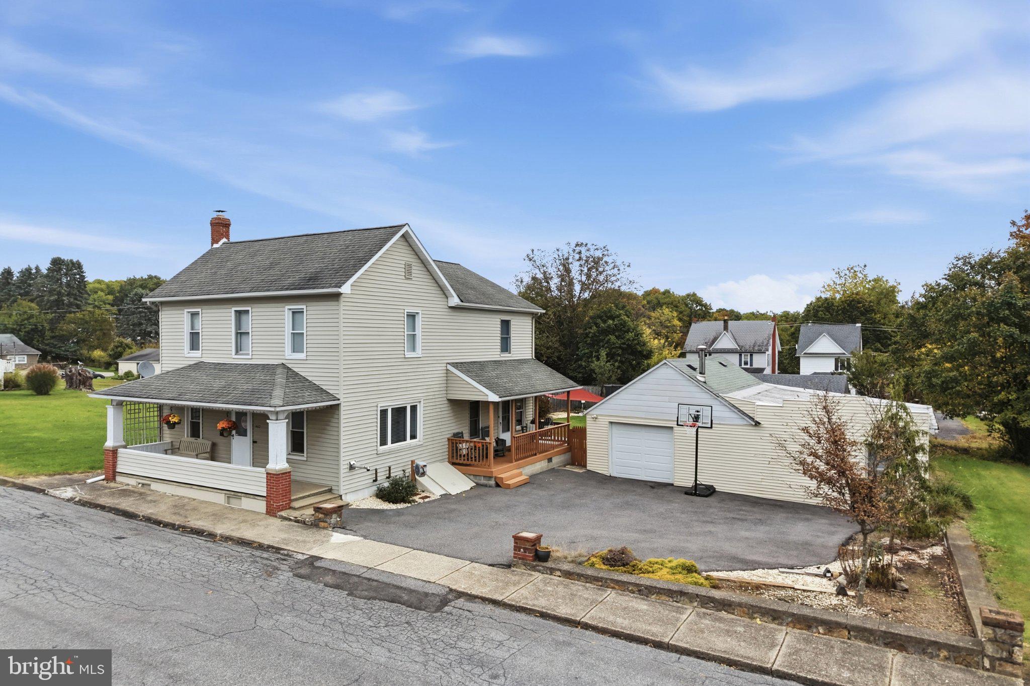 1482 Pine St, Pen Argyl, PA 18072