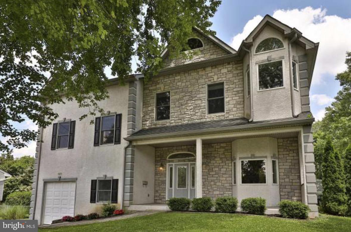 121 Brentwood Dr, Willow Grove, PA 19090