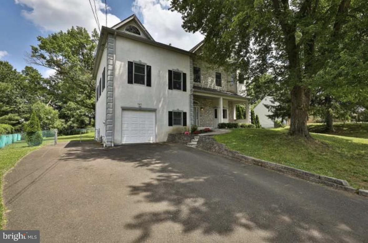 121 Brentwood Dr, Willow Grove, PA 19090 photo