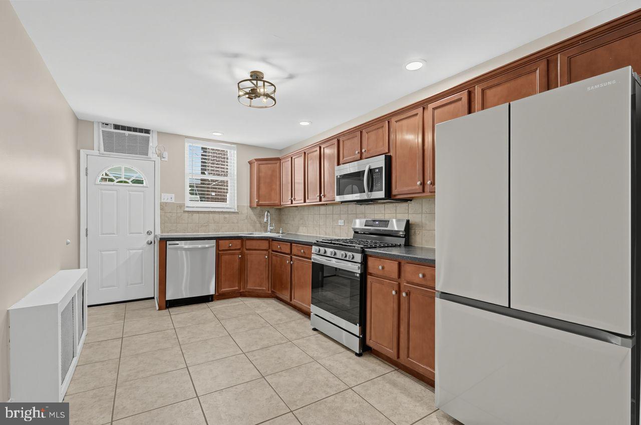 2405 S Warnock St, Philadelphia, PA 19148 photo