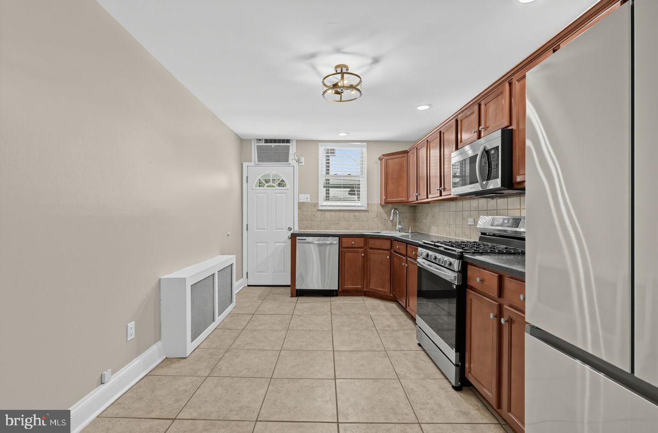 2405 S Warnock St, Philadelphia, PA 19148 photo