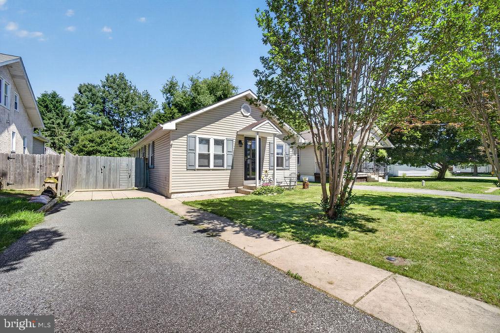 330 Ruth Ave, Upper Chichester, PA 19014