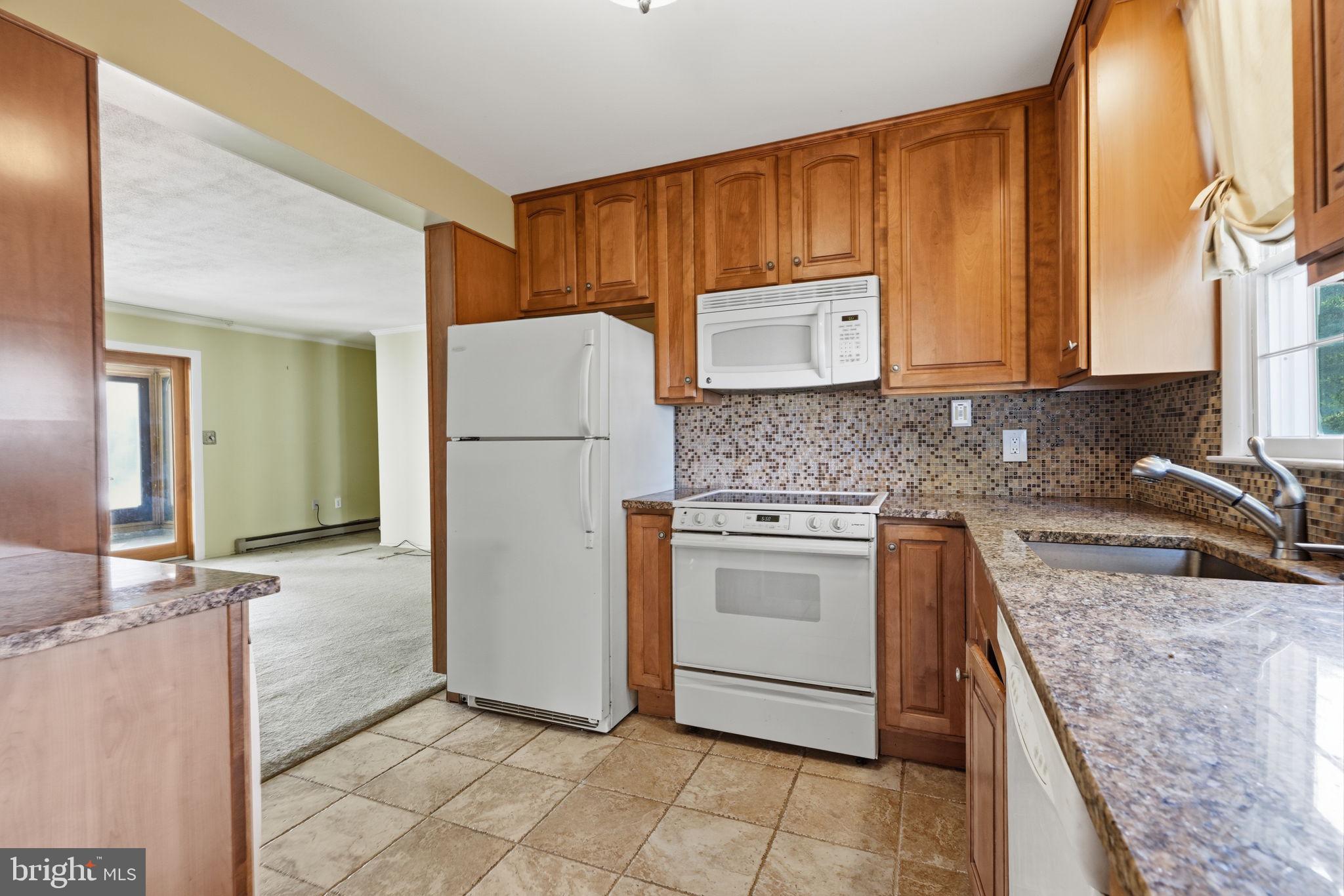 139 Northpark Dr, Levittown, PA 19054 photo
