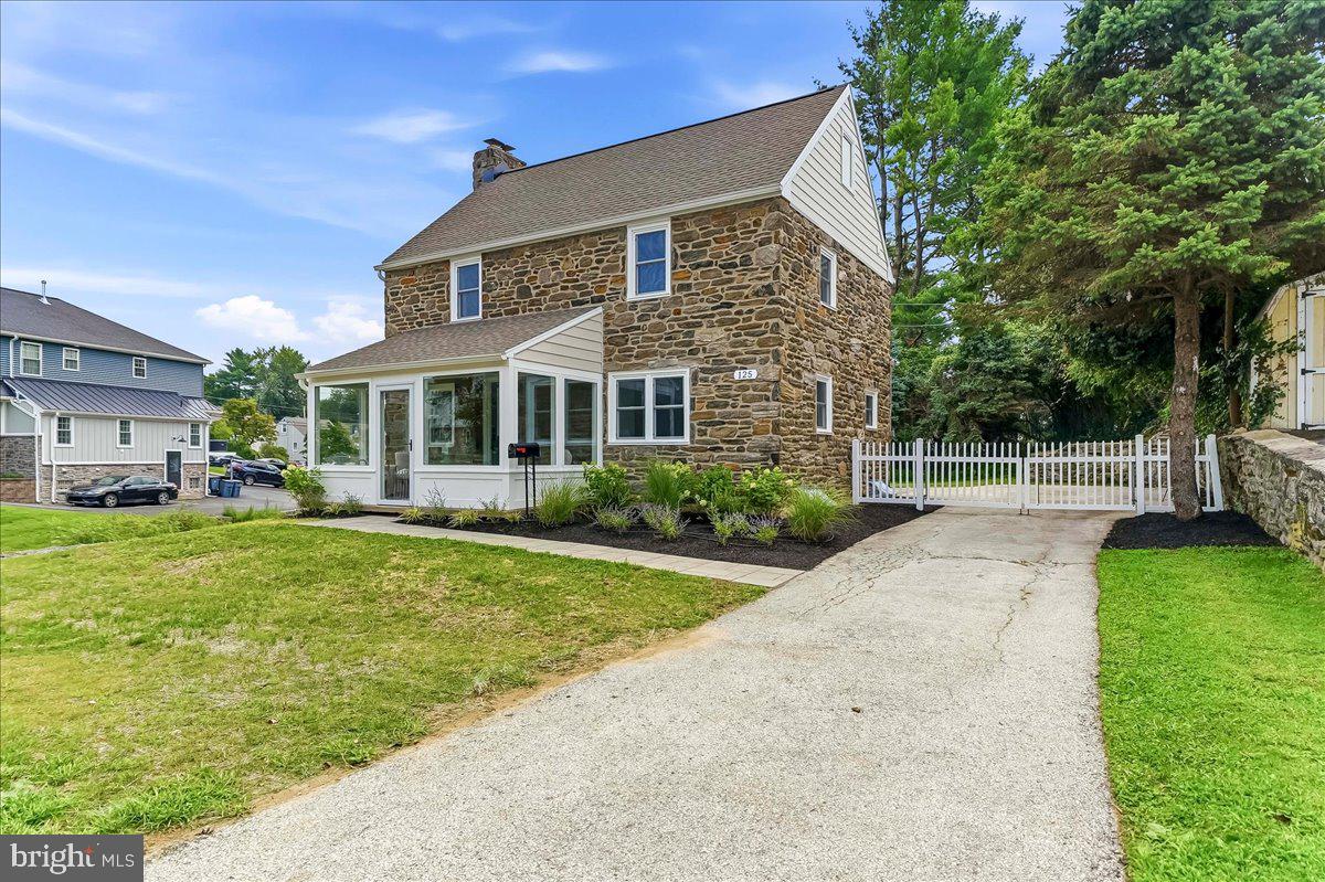 125 S Sproul Rd, Broomall, PA 19008 photo