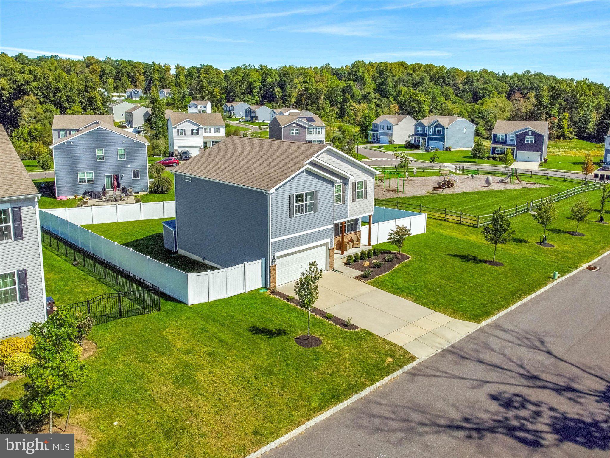 111 Snoopy Ln, Schwenksville, PA 19473 photo