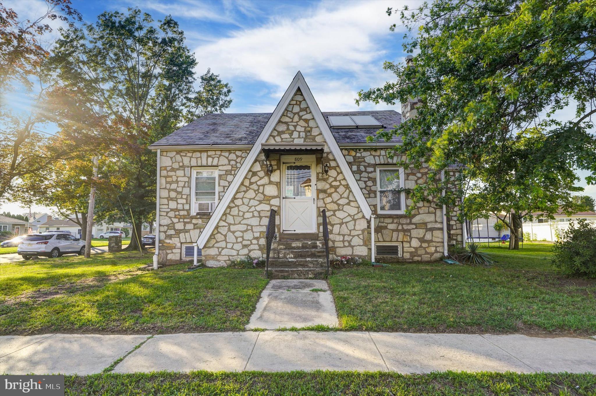809 Olive St, Florence, NJ 08518