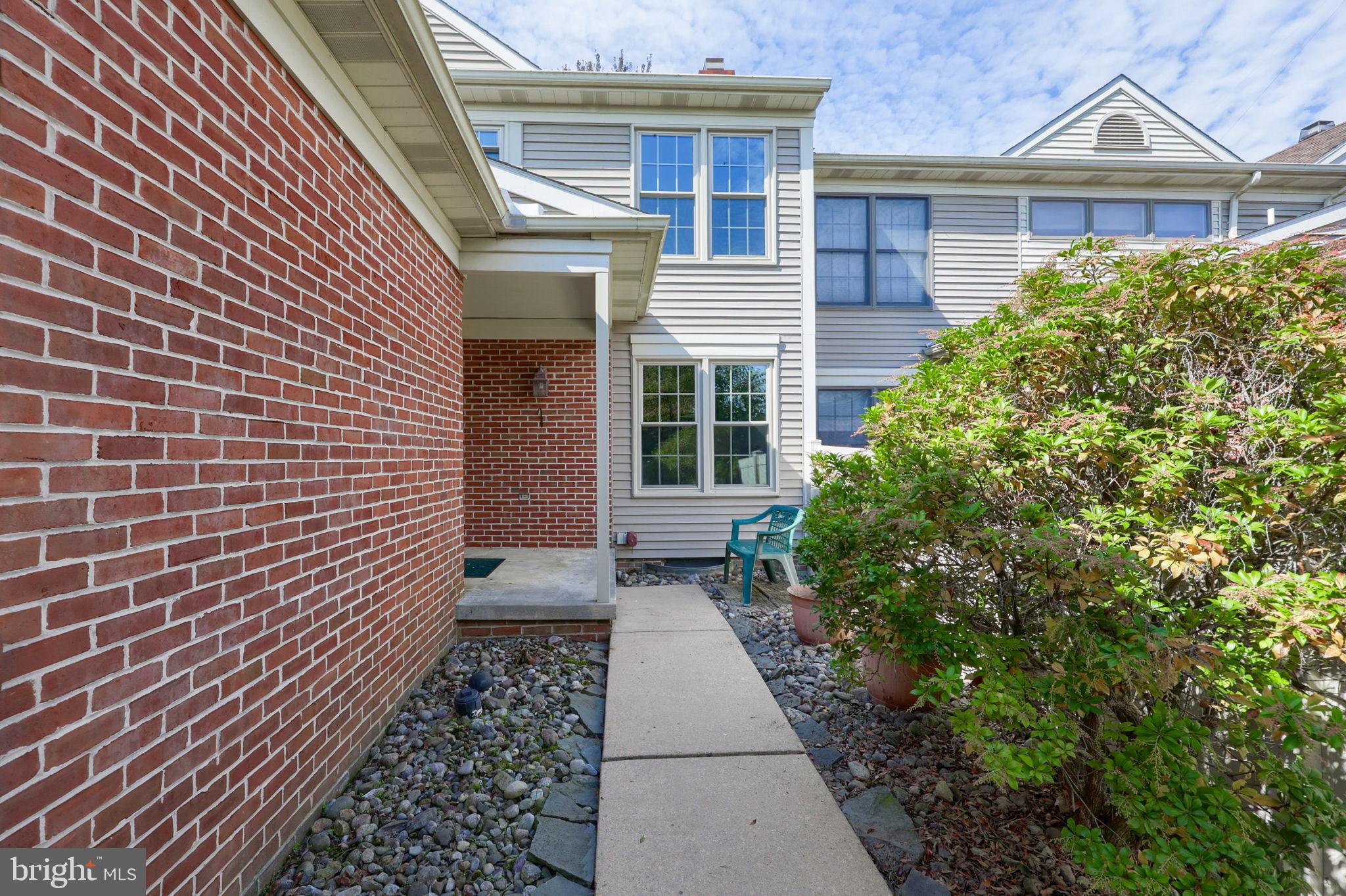 1817 Spring Ridge Ln, Lancaster, PA 17603