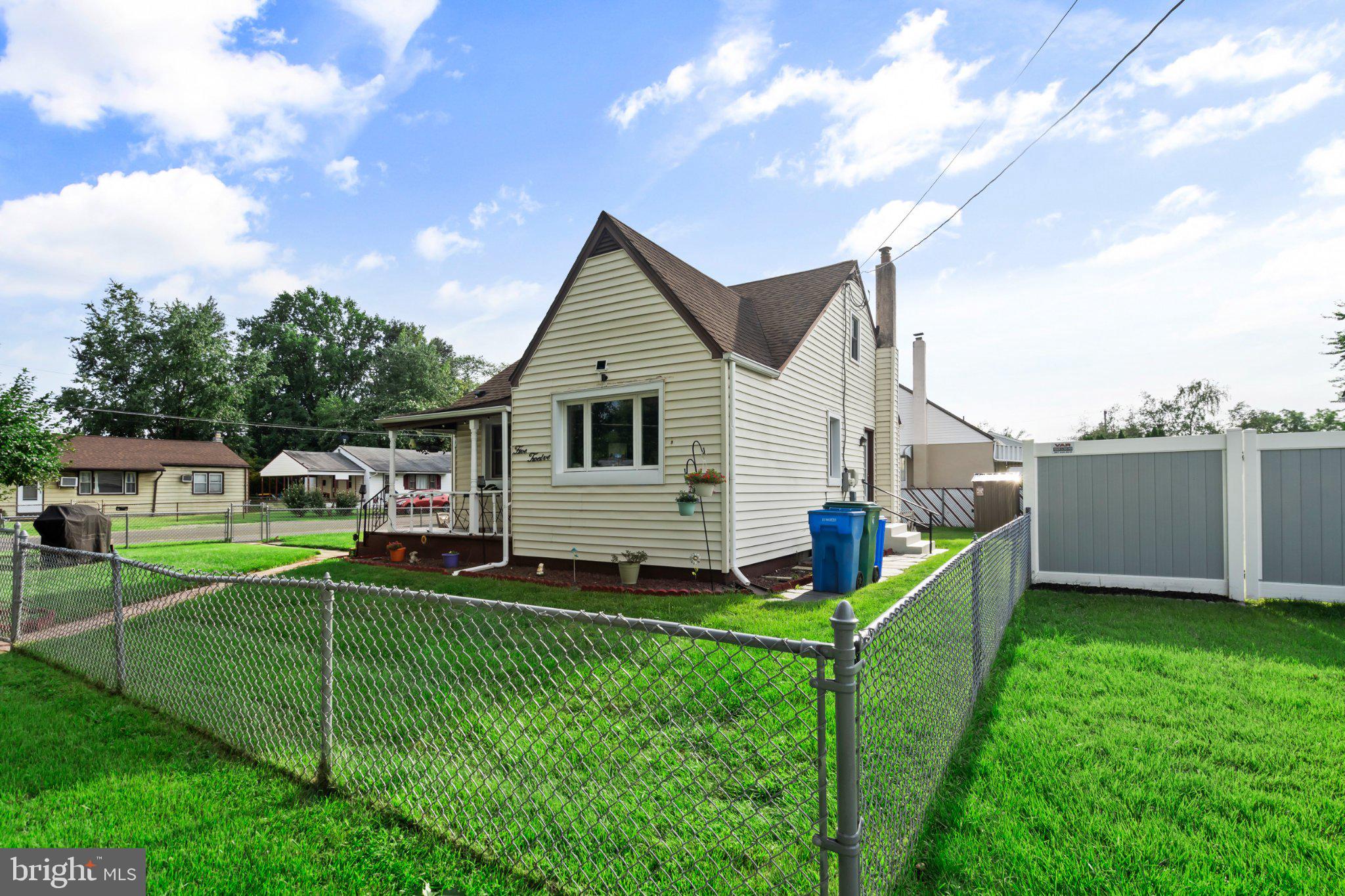 512 Grant Ave, Croydon, PA 19021 photo