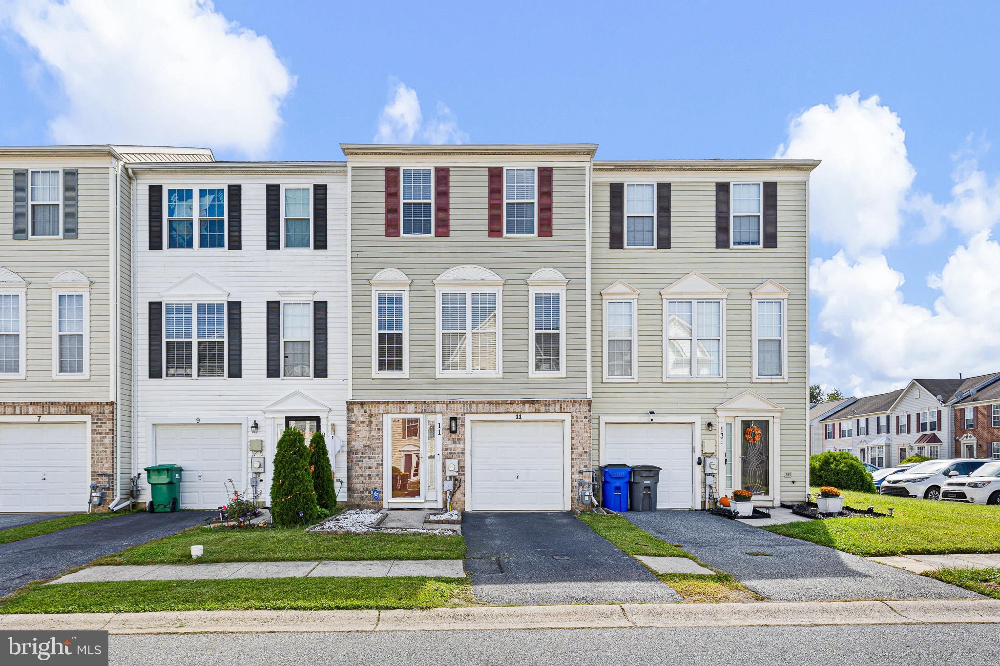 11 Carper St, Bear, DE 19701