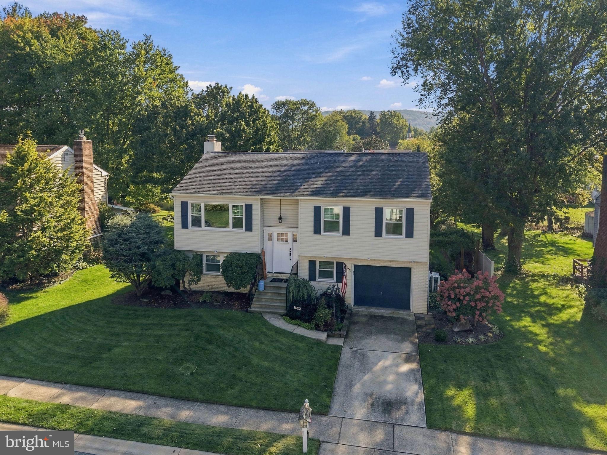 140 W Wilson Ave, Wernersville, PA 19565 photo
