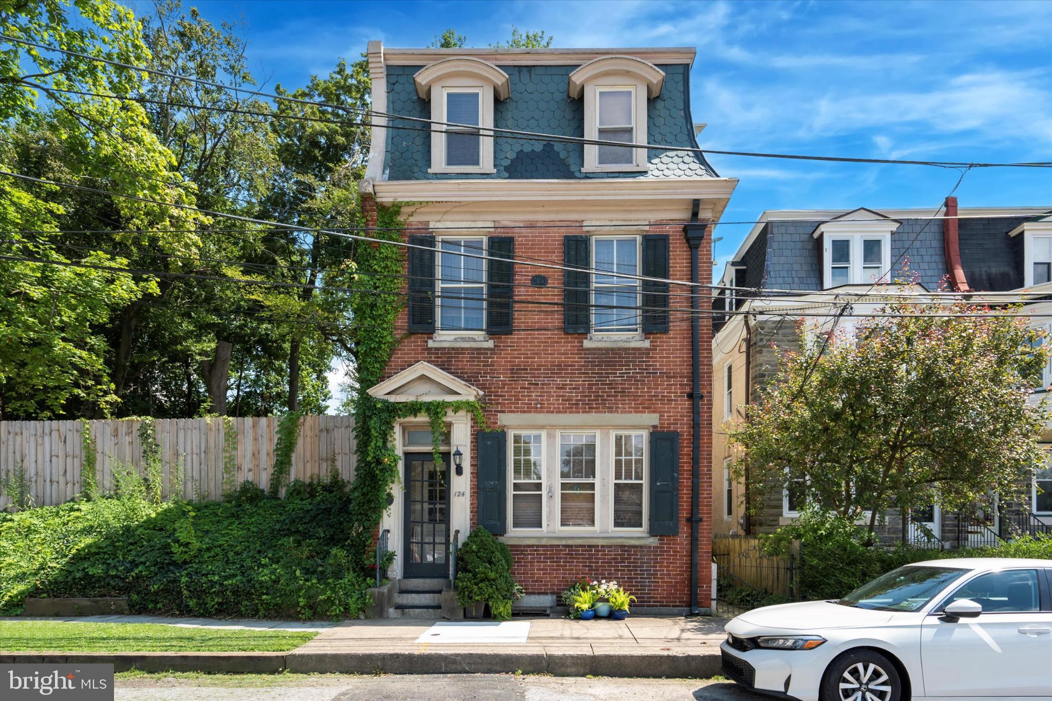 124 Chestnut Hill Ave, Philadelphia, PA 19118